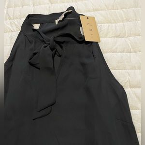 Women’s sleeveless blouse with tie front